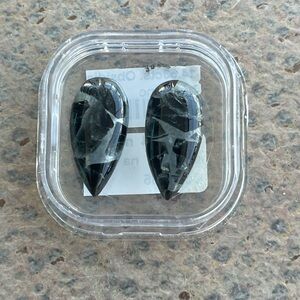 Black Teardrop Obsidian with Zinc 14.53 carats